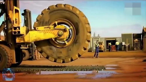 实拍大型矿山机械车更换轮胎过程，震撼细节让人大开眼界